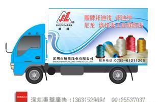 覆盖车身的全方位广告 让品牌在城市中日夜流动